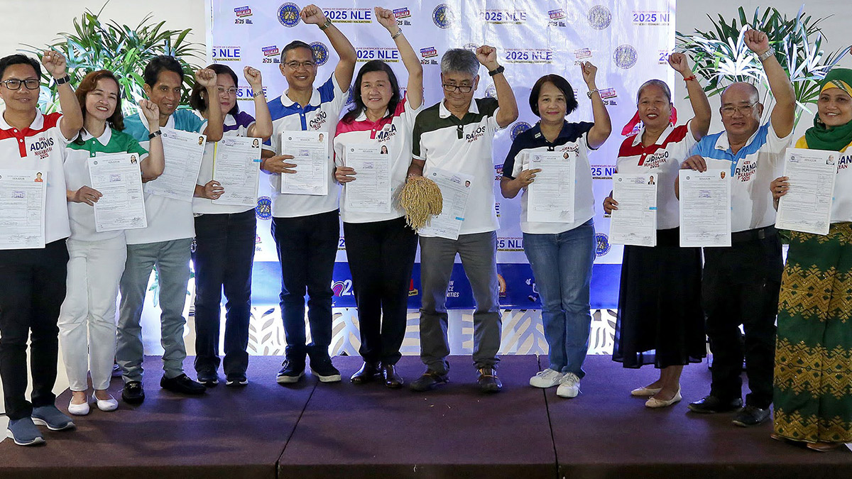 ALMOST FULL SLATE Makabayan bloc members file their candidacies on Friday. —RICHARD A. REYES